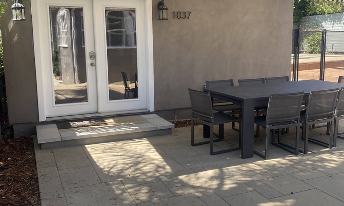 Mid-Wilshire Casa | Five Star Designer Decorated Contemporary Guest House With Pool