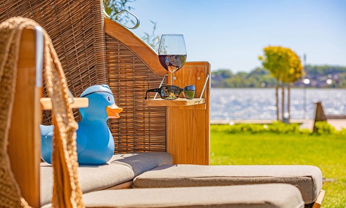 Schleswig Apartamento | Fjord berth 2 - underfloor heating, shower, terrace, garden furniture, beach chair