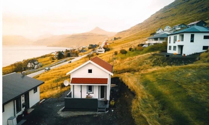 Faroe Islands Casa | Fjord cottage