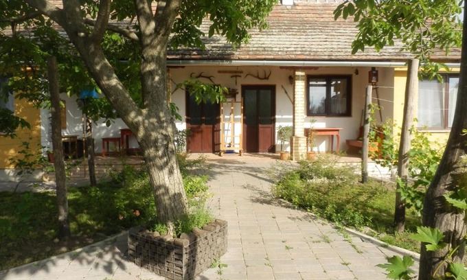 Tass Casa | Flóra Vendégház Tass