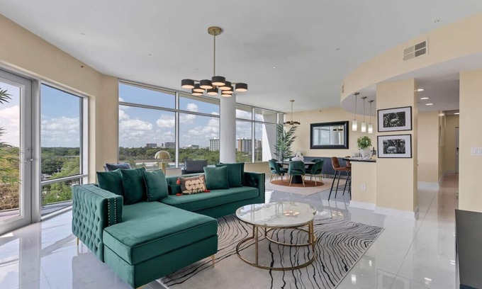 Downtown Orlando Condominio | FL King Velvet Suite- 3bdrm/2Bath-2000 sq ft