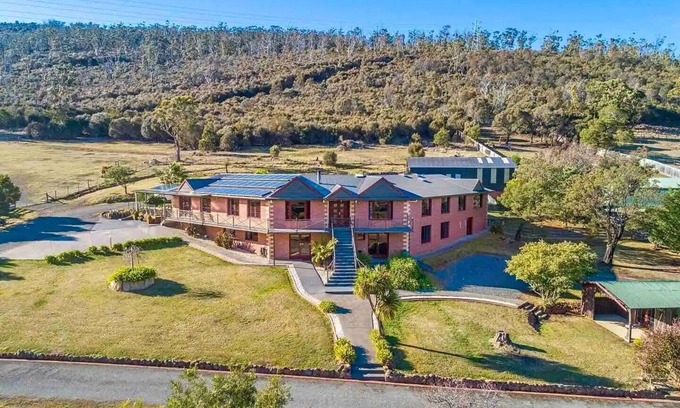 Lindisfarne Casa | Flagstaff Estate — Luxury Hobart Retreat, Pool+Spa
