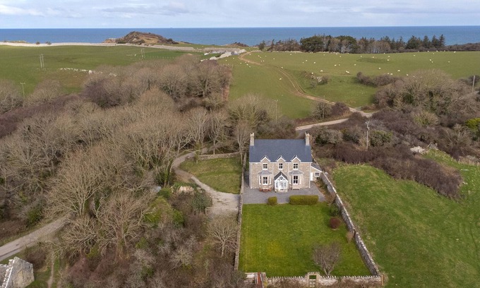 Penmon Casa | FLAGSTAFF, family friendly, character holiday cottage in Beaumaris