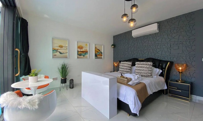 Pinales Apartamento | Flamboyán Suite-W/Private & heated Pool /ADULTS ONLY