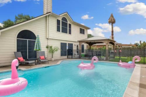 Barker Casa | Flamingo Pool Oasis with Covered Patio, BBQ, 4 BR
