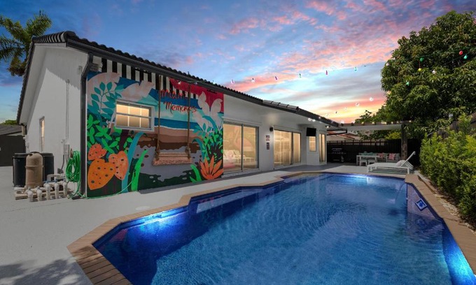 Richmond West Casa | Flamingo's Resort