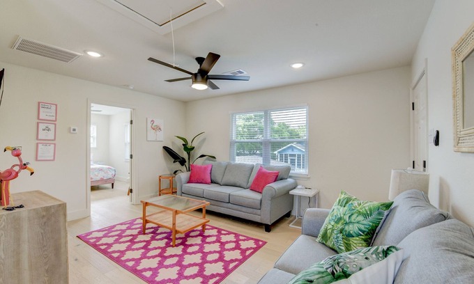 Galveston Apartamento | Flamingos on 45th - Carriage House - Cute and Cozy