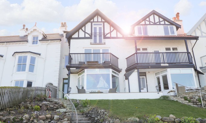 Sandsend Cabaña | FLAT 3, PEACEHAVEN, family friendly in Sandsend