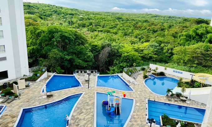 Pousada do Rio Quente Apartamento | Flat 303 - Condomínio Park Veredas - Acesso ao Rio - Completo com ar no quarto e na sala