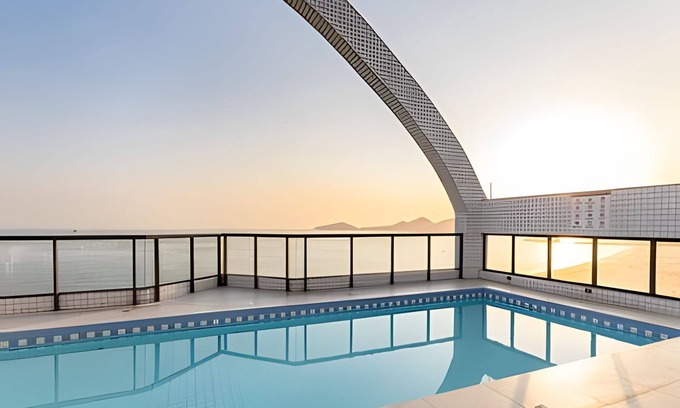 Boqueirao Apartamento | Flat com piscina vista-mar em Santos