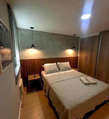 Centro Apartamento | Flat completo no Edifício Prime - Centro de Itaboraí - com vista para praça central da cidade
