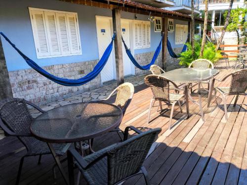 Conservatoria Apartamento | Flat e suítes com deque, cozinha e churrasqueira