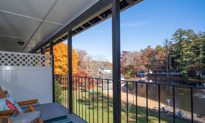 East Flat Rock Condominio | Flat Rock Lake Front Condo