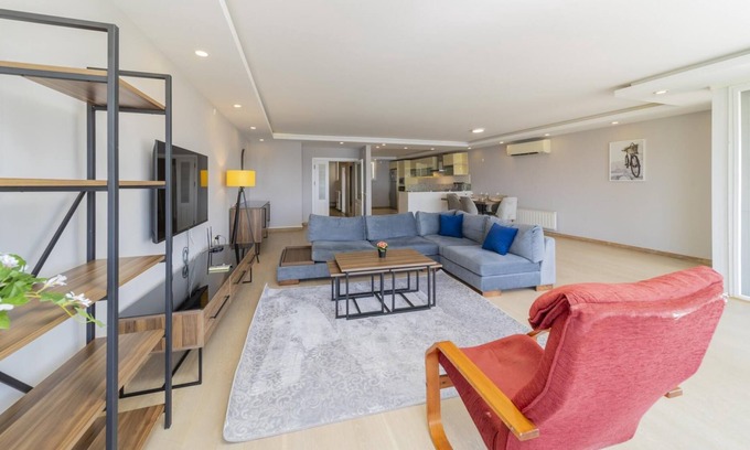 Konyaalti Apartamento | Flat w Balcony 3 min to Konyaalti Beach in Antalya
