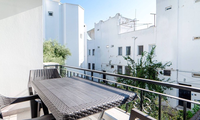 Turgutreis City Center Apartamento | Flat w Balcony Garden 3 min to Beach in Bodrum