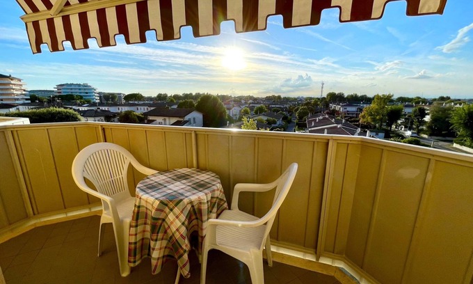 Porto Santa Margherita Apartamento | Excelente ubicación para un piso con piscina compartida.