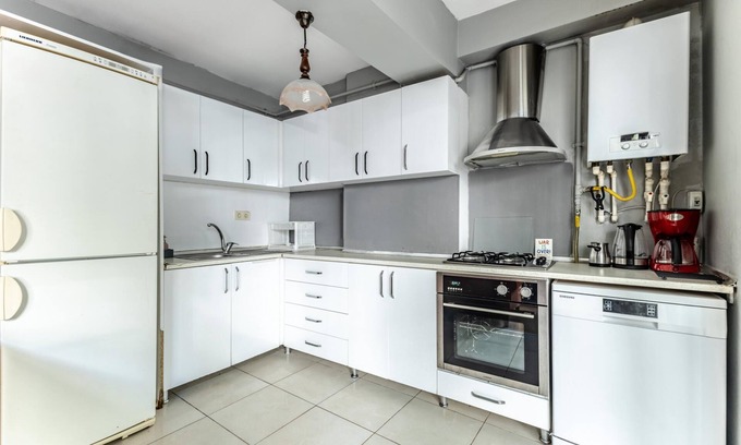 Maltepe Apartamento | Flat with Backyard 6 min to Bostanci Show Center