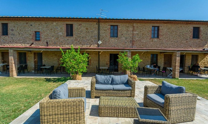 Pomarance Apartamento | Flat with private veranda,shared pool,quiet location for a relaxing holiday,sl 4