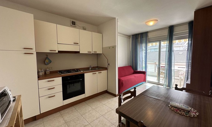 Bibione Apartamento | Piso con vista lateral al mar a un paso de la playa.