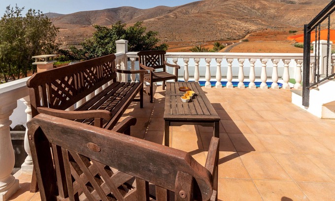 Antigua Cabaña | Flatguest Chozo del Viejo - Peaceful country Villa with Pool