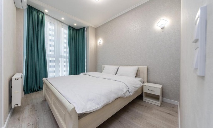 Pozniaky Apartamento | FlatRent Drahomanova 2a