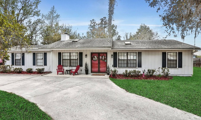Doctors Inlet Casa | Fleming Island 4/3 by River wifi&MILS! Beach 45min