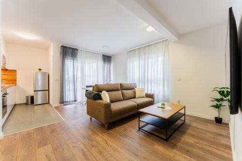 Velika Gorica Apartamento | Flex SelfCheckIns 99 - 2 Bedrooms - Parking - Loggia