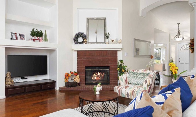 Greenacres Casa | Flexible Stays Await! Pet-Friendly Home with Garage & Cozy Workspace Here #41844