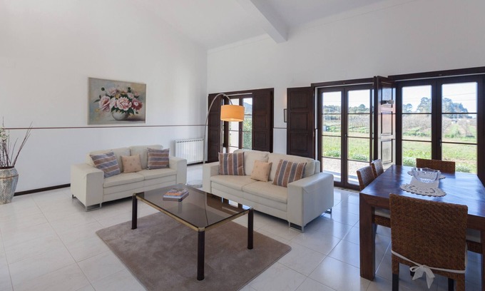 Carvalhal Benfeito Casa | FLH Torres Vedras Spacious House