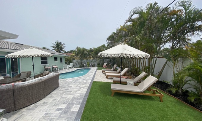 Englewood Casa | Flip Flop Retreat...Luxurious Pool Home...Perfect Island Oasis