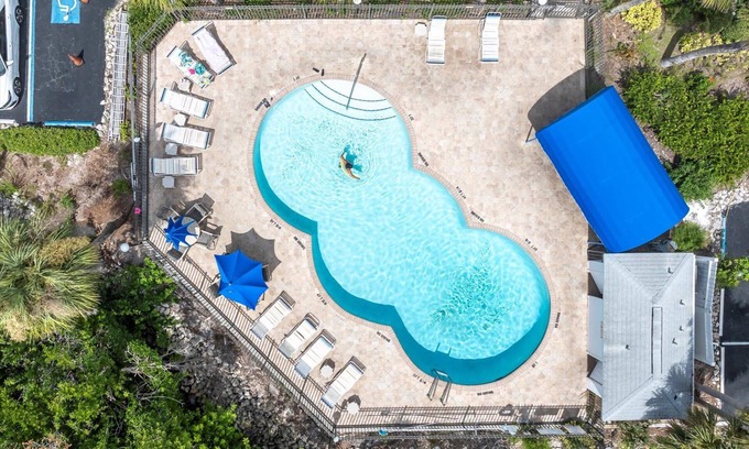 Holmes Beach Casa | Flip Floppin' at Sandy Pointe by Coastal Chic Vacations