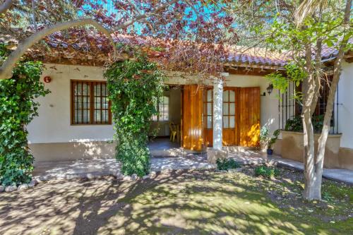 Chacras de Coria Casa | Fliphaus Alzaga 5100 - 4 Bd House Pool BBQ Daily Housekeeping!