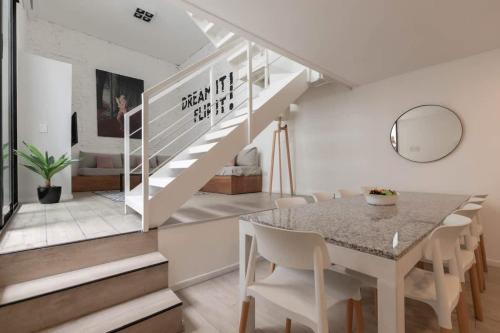 Chacarita Apartamento | Fliphaus Loyola 1500 'B' - 3 Bd 4 Ba Patio Grill & BBQ