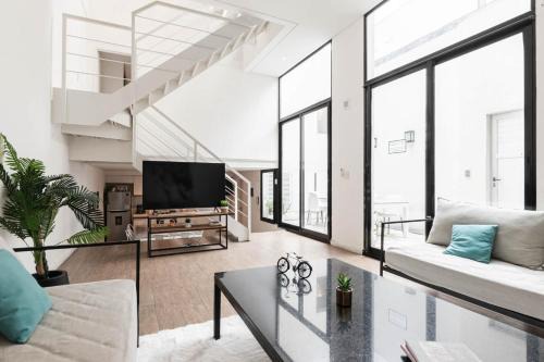 Palermo Casa | Fliphaus Salvador 5879 'A' 4 Bd BBQ & Pool Palermo