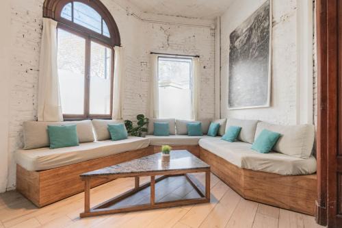 Palermo Casa | Fliphaus Villa Nicaragua 5900 - Stylish 5 Bd House Hollywood