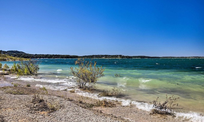 Canyon Lake Apartamento | Flirty Flamingo' Studio: 1 Mi to Canyon Lake