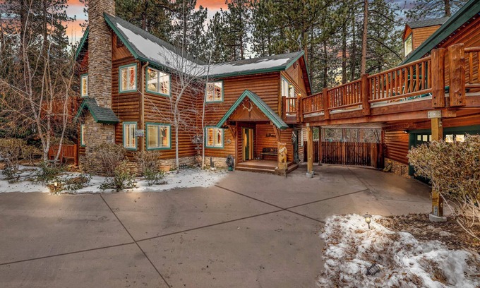 Fawnskin Cabina | Flitterbick Lodge Fawnskin Log Cabin Retreat w/ Hot Tub