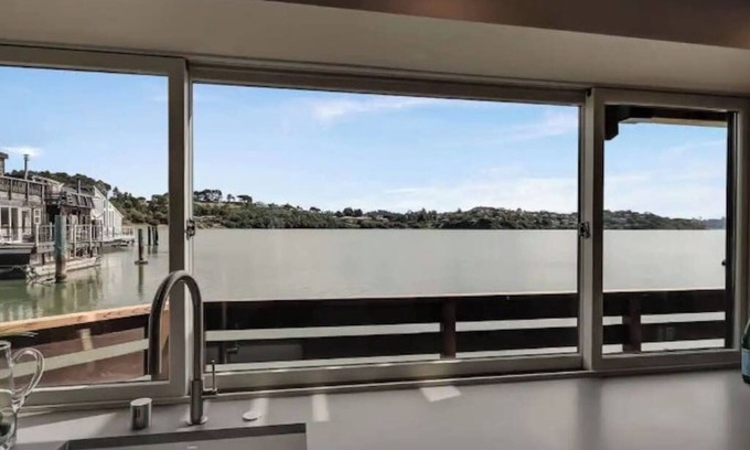 Mill Valley Apartamento | Floating condo 'C' on Sausalito's Richardson Bay
