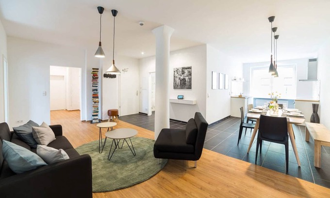 Moabit Apartamento | Floor 2 (Apt. 4 + 5) 195 SQM & 5 BR / ENTIRE FLOOR: MAX 21 PERSONS