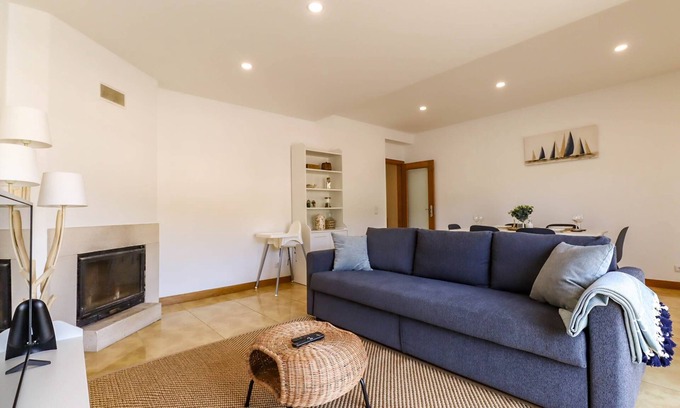 Vila Praia de Ancora Apartamento | Flor do Mar - Spacious Apartment with Balcony