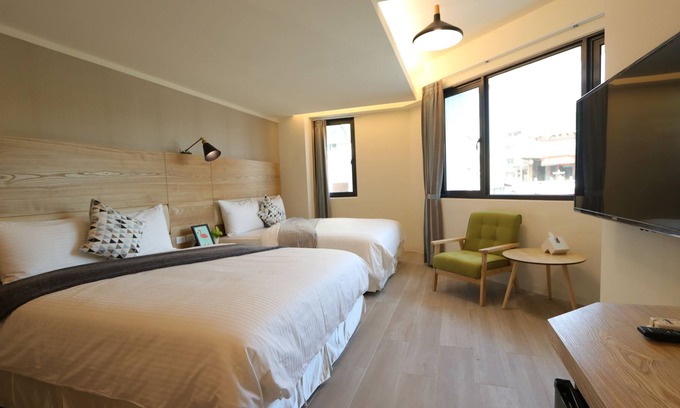 Old Town Casa | Flora INN
