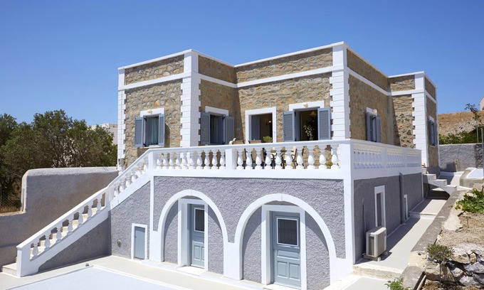 Pyrgos Casa | Flora's Stone House