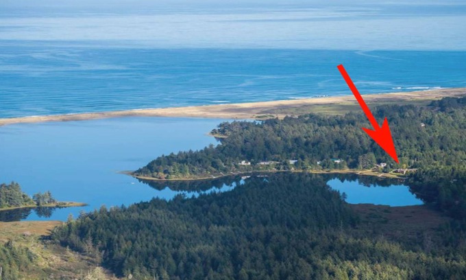 Langlois Casa | Floras Lake Getaway - Upscale Lakefront resort w guesthouse, suite and boat dock