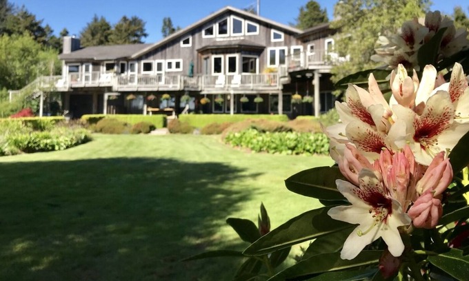 Langlois Cama Y Desayuno | Floras Lake House Bed & Breakfast