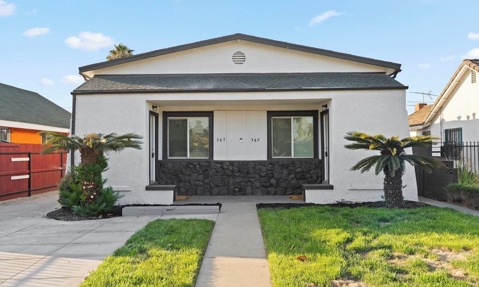 Lynwood Casa | Florence LA - 5 miles away from SOFI