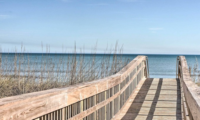 Fernandina Beach Apartamento | Florida Condo w/ Pool & Tennis: Walk to Beach!