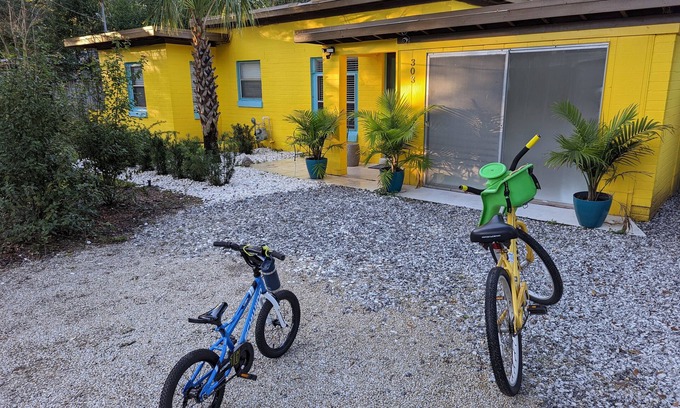 Fort Walton Beach Casa | Florida Sunshine @ The Pineapple by the Bay House Beach & Downtown FWB!