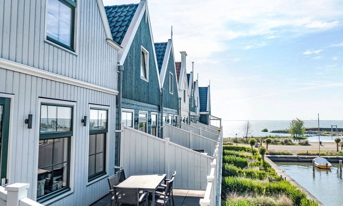 Uitdam Casa | Florijn 6 by Interhome