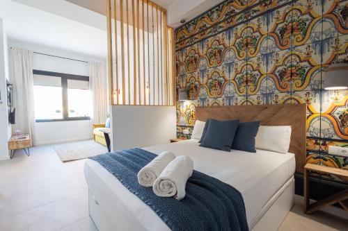 Jesus Apartamento | FLORIT FLATS - Stylish Valencia Ceramic Apartments with Free Bicycles by the Joaquin Sorolla Station