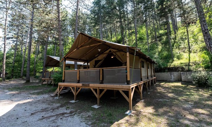 Die Casa | Flower Camping la Pinède **** - Lodge Insolite Pinede 46m2 - 2 bedrooms + Covered terrace + Plancha - 5 to 7 people - 5 pers. included in the tariff